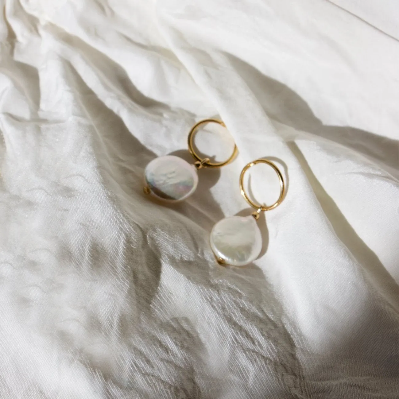 925 FRESH PEARL SLEEPERS V2 GOLD
